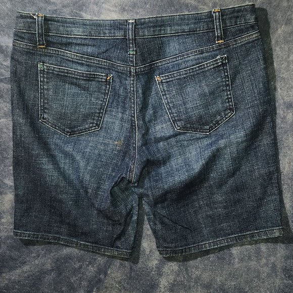 Tommy Hilfiger Ladies' Denim jean shorts in size 10/ 34" waist - Picture 3 of 10